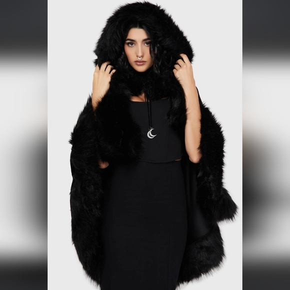 Killstar Black Faux Fur Trim Cloak - Picture 3 of 6